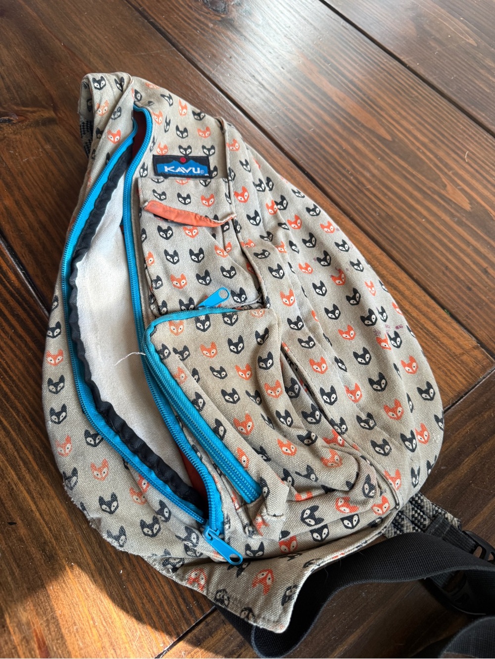 Kavu Beige Fox Print Crossbody Sling Bag with Blue Zippers